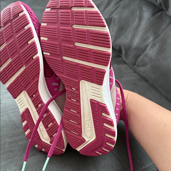 Brooks Women’s Running Shoes - Magenta Pink - Picture 2 of 4